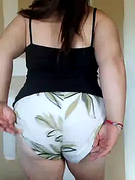 Snapshot of 69_less chatting on February 16, 6:48 pm 69 less online show from February 16, 6:48 pm