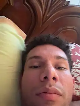 Snapshot of Valentinacouple chatting on February 14, 7:32 pm Valentinacouple online show from February 14, 7:32 pm