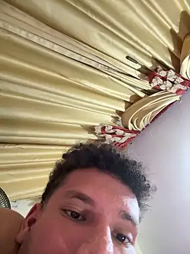 Snapshot of Valentinacouple chatting on February 22, 5:08 am Valentinacouple online show from February 22, 5:08 am