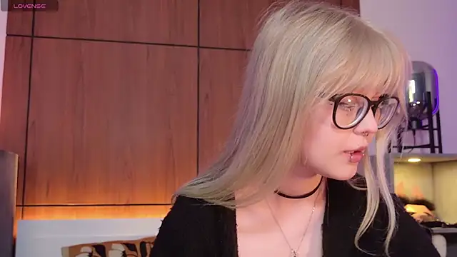 MoliQin online show from April 12, 7:46 am