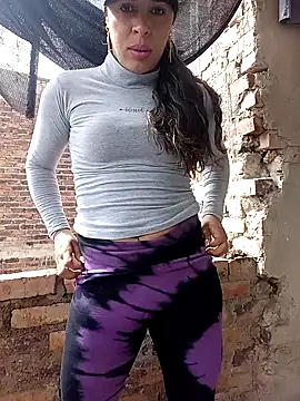 Snapshot of kiki_milu chatting on April 28, 2:22 pm kiki milu online show from April 28, 2:22 pm