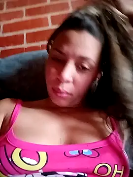 Snapshot of kiki_milu chatting on May 7, 1:05 pm kiki milu online show from May 7, 1:05 pm