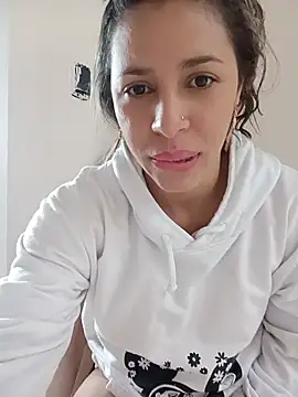 Snapshot of kiki_milu chatting on May 14, 1:18 pm kiki milu online show from May 14, 1:18 pm
