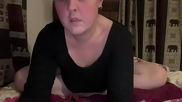 Snapshot of Ewelinababy chatting on February 25, 9:57 pm Ewelinababy online show from February 25, 9:57 pm