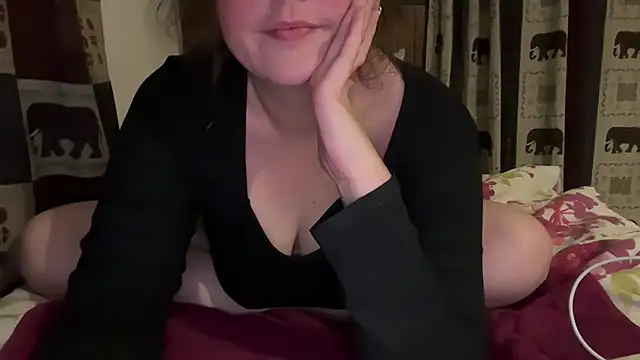 Snapshot of Ewelinababy chatting on February 28, 12:00 am Ewelinababy online show from February 28, 12:00 am