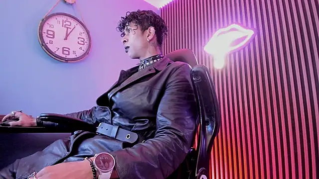 Maximoking26 online show from February 19, 4:19 am