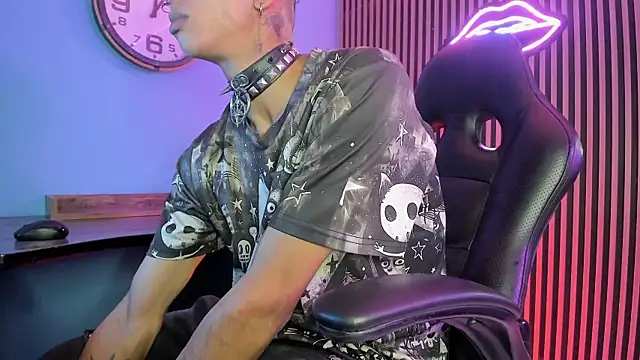 Maximoking26 online show from February 23, 4:43 am