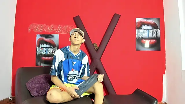 Snapshot of BOYS_PLAY chatting on February 25, 1:21 pm BOYS PLAY online show from February 25, 1:21 pm