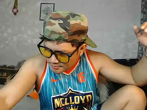 Snapshot of adorableasianboy69 chatting on June 26, 8:30 am adorableasianboy69 online show from June 26, 8:30 am