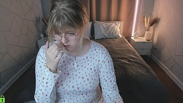 luna c0ra online show from March 27, 1:00 am