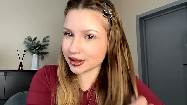 Snapshot of PledHoly chatting on February 16, 11:28 am PledHoly online show from February 16, 11:28 am