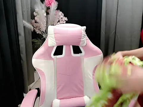 HoneyAfterDark  online show from May 5, 9:23 pm