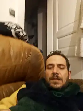 Snapshot of Mikedebo chatting on March 4, 8:04 pm Mikedebo online show from March 4, 8:04 pm