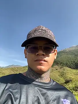 Maxtor  online show from March 1, 1:35 pm