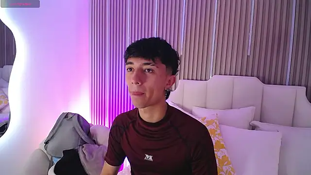 Snapshot of Aiden_Rivers_ chatting on February 27, 12:38 pm Aiden Rivers online show from February 27, 12:38 pm