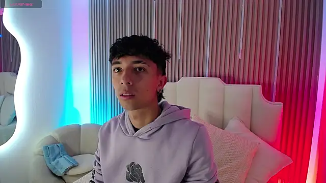 Snapshot of Aiden_Rivers_ chatting on March 3, 12:44 pm Aiden Rivers online show from March 3, 12:44 pm