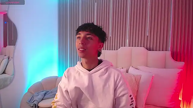 Aiden Rivers  online show from March 4, 12:55 pm