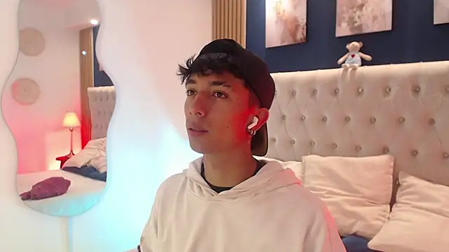 Aiden Rivers  online show from March 31, 12:49 pm