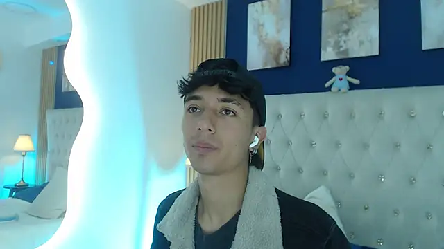 Aiden Rivers  online show from April 1, 1:41 pm