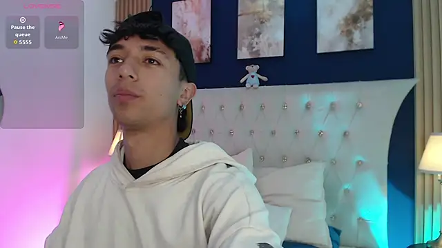 Aiden Rivers  online show from April 4, 12:46 pm