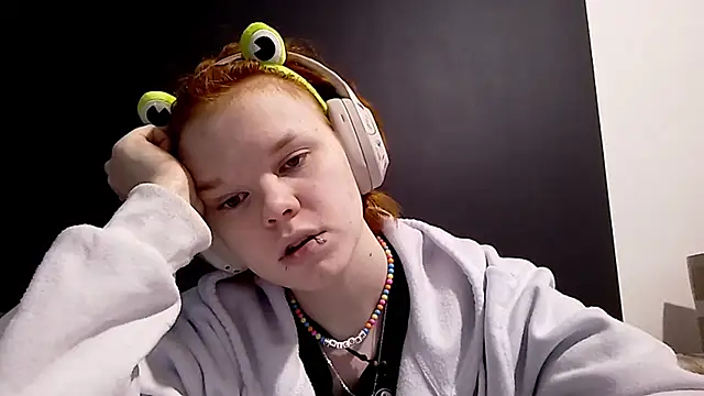 CurlaPettyBom online show from February 21, 8:15 am