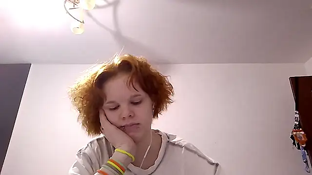 CurlaPettyBom online show from March 5, 8:21 am