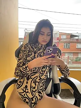 Snapshot of Aylin_fire chatting on February 19, 7:10 pm Aylin fire online show from February 19, 7:10 pm