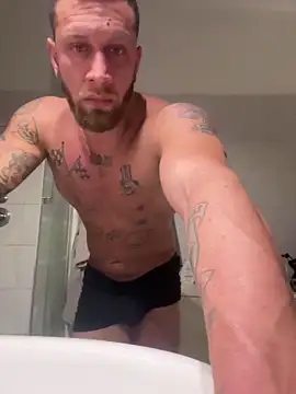 Snapshot of Tiziano94 chatting on February 25, 10:03 am Tiziano94 online show from February 25, 10:03 am