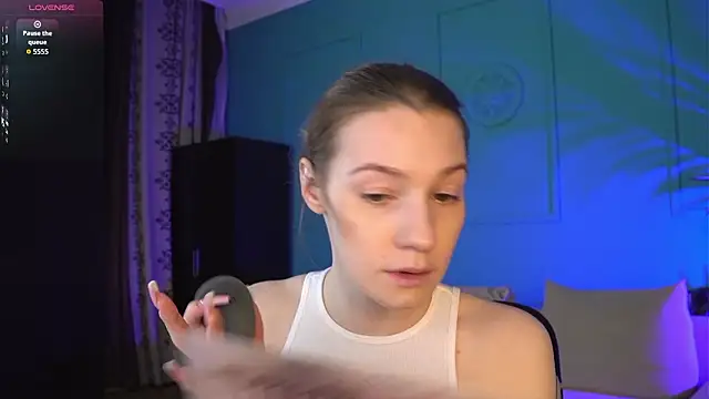 Vanessa  Lui online show from February 26, 3:55 pm