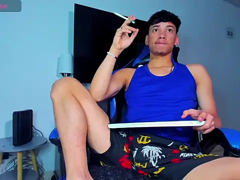 Lyam Russo online show from April 10, 4:39 am