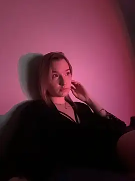 EmmaTurners online show from March 6, 6:37 pm