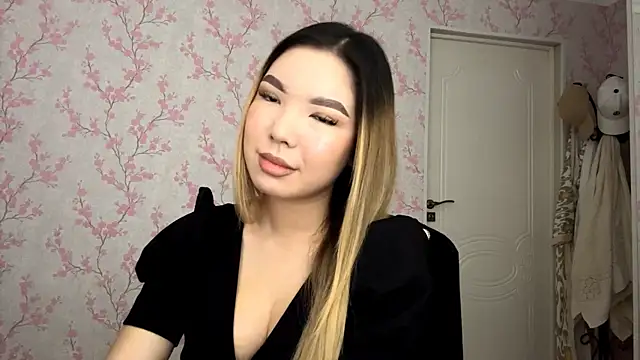 Snapshot of Elina_Mottel chatting on February 17, 7:27 am Elina Mottel online show from February 17, 7:27 am