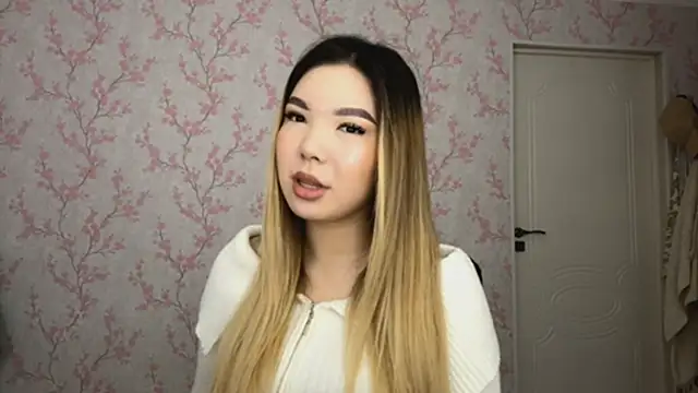 Snapshot of Elina_Mottel chatting on February 20, 8:27 am Elina Mottel online show from February 20, 8:27 am