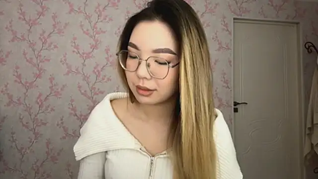 Snapshot of Elina_Mottel chatting on March 1, 9:11 am Elina Mottel online show from March 1, 9:11 am