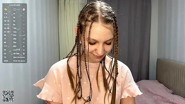 Snapshot of HollyGibson chatting on February 18, 7:10 pm HollyGibson online show from February 18, 7:10 pm