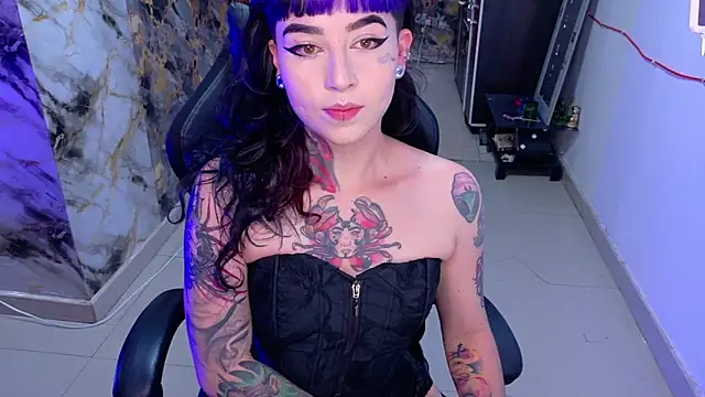 nova kitttyy online show from May 24, 4:39 am