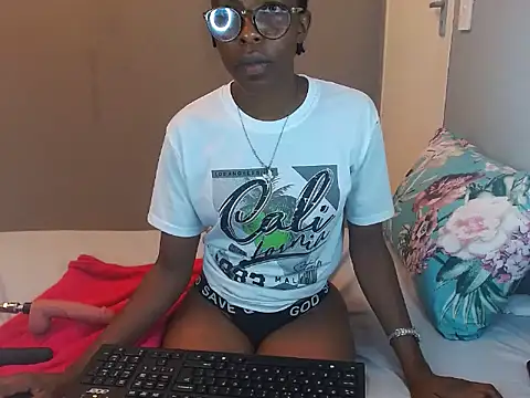 Snapshot of ChocoSlenderXXX chatting on February 26, 6:18 pm ChocoSlenderXXX online show from February 26, 6:18 pm