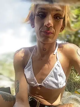 Snapshot of celeste_hell_ chatting on May 10, 8:03 pm celeste hell online show from May 10, 8:03 pm