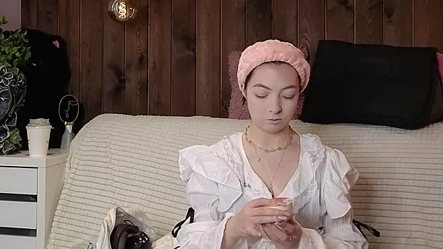 Snapshot of EndaMatheus chatting on February 22, 9:19 am EndaMatheus online show from February 22, 9:19 am