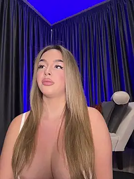 Snapshot of SelenneDreams chatting on February 20, 5:02 pm SelenneDreams online show from February 20, 5:02 pm