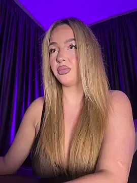 Snapshot of SelenneDreams chatting on March 2, 5:42 pm SelenneDreams online show from March 2, 5:42 pm