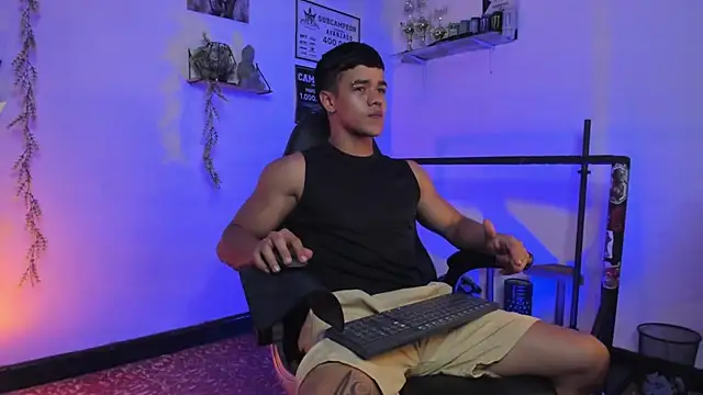 Snapshot of Rob_zaens33 chatting on February 25, 12:04 pm Rob zaens33 online show from February 25, 12:04 pm