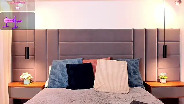 Snapshot of KaraWatson chatting on February 27, 11:43 am KaraWatson online show from February 27, 11:43 am