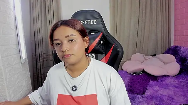 Snapshot of Sienna_Lux01 chatting on February 24, 6:28 pm Sienna Lux01 online show from February 24, 6:28 pm