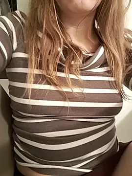 Snapshot of innojuica chatting on February 17, 7:53 pm innojuica online show from February 17, 7:53 pm