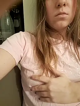 Snapshot of innojuica chatting on February 23, 5:21 pm innojuica online show from February 23, 5:21 pm