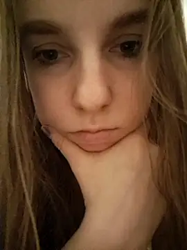 Snapshot of innojuica chatting on February 27, 11:05 pm innojuica online show from February 27, 11:05 pm