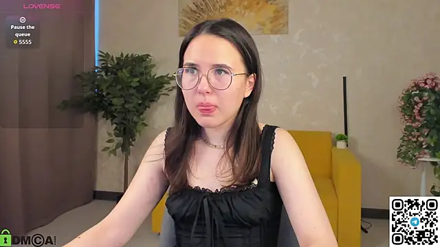 leylamirage online show from March 30, 1:01 pm