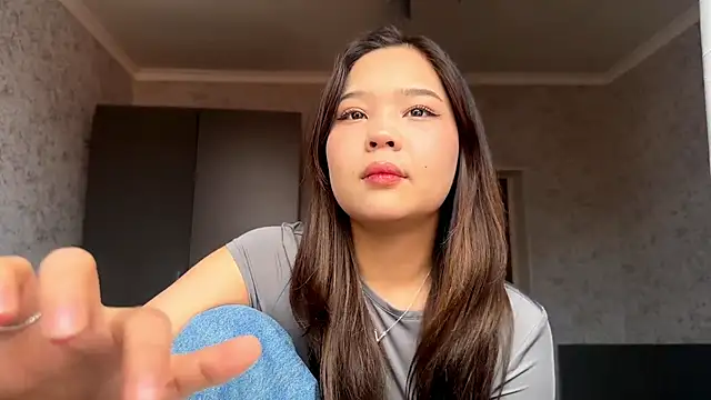 Snapshot of RegenaLandauer chatting on February 22, 7:40 am RegenaLandauer online show from February 22, 7:40 am