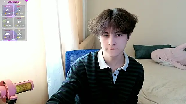 Snapshot of _LukaHayes_ chatting on March 3, 12:00 pm LukaHayes online show from March 3, 12:00 pm